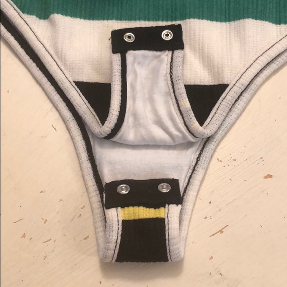 🎁 Fashion Nova Bodysuit - Picture 6 of 10